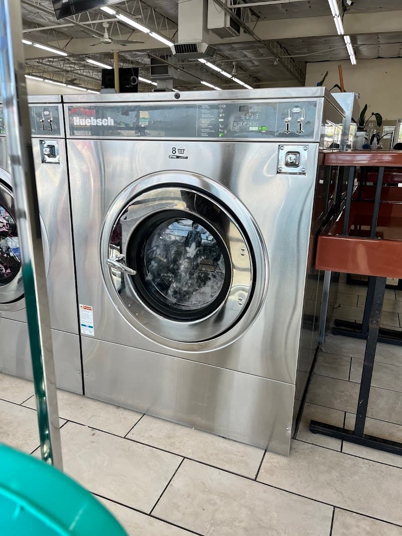 Maple Super Wash & Dry - Laundromat in Dallas