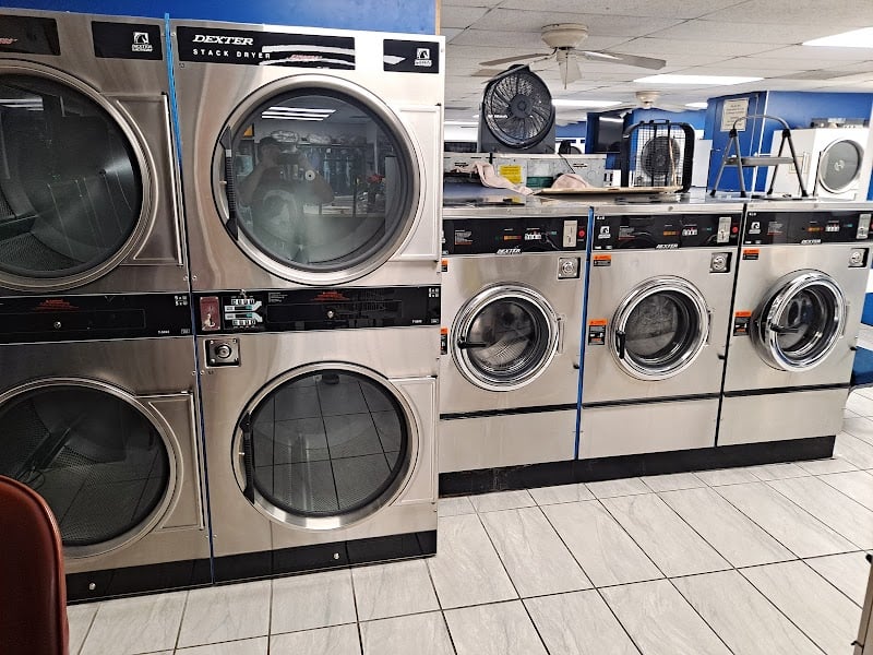 AAA Laundry & Dry Cleaning - Laundromat in FL 34207