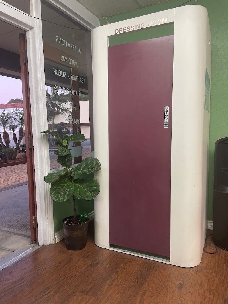Carlsbad Plaza Cleaners - Laundromat in CA 92008