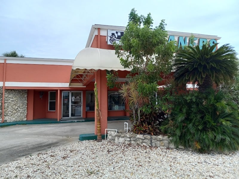 Carriage Class Cleaners - Laundromat in FL 33904