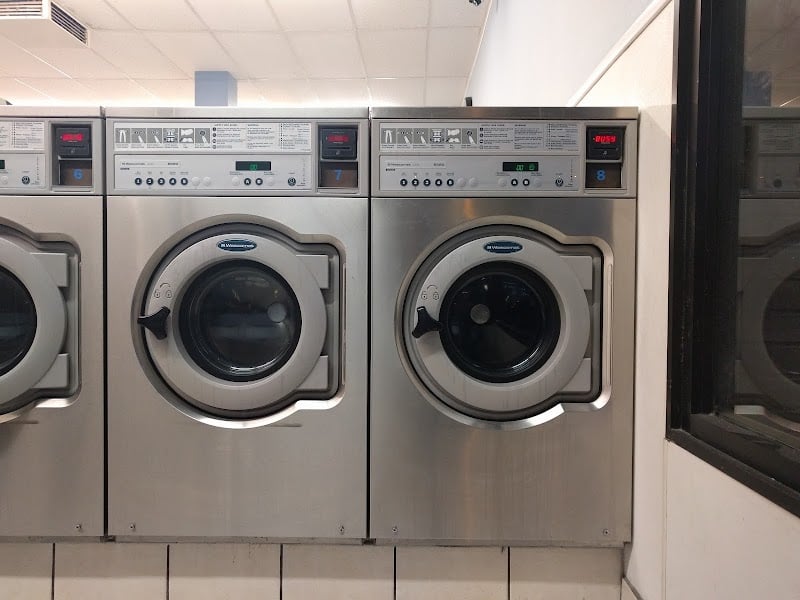 Clean People Coinless Laundry - Laundromat in CA 90405