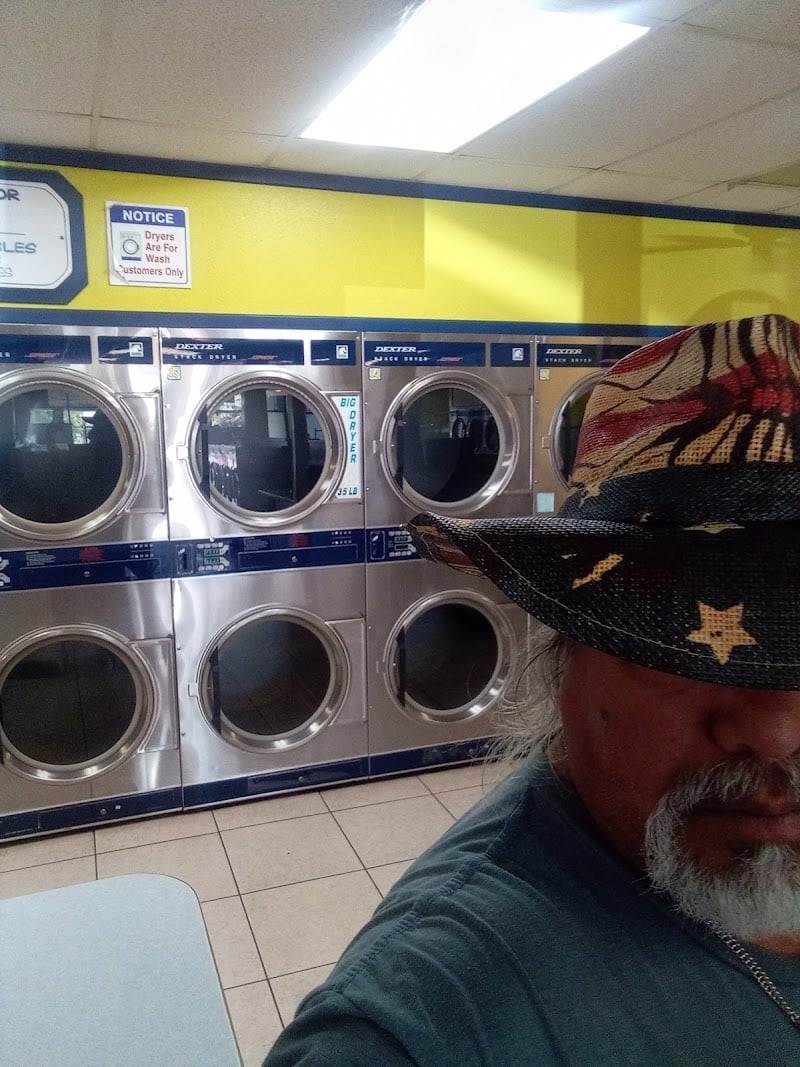 COIN LESS LAUNDRY - Laundromat in CA 92404