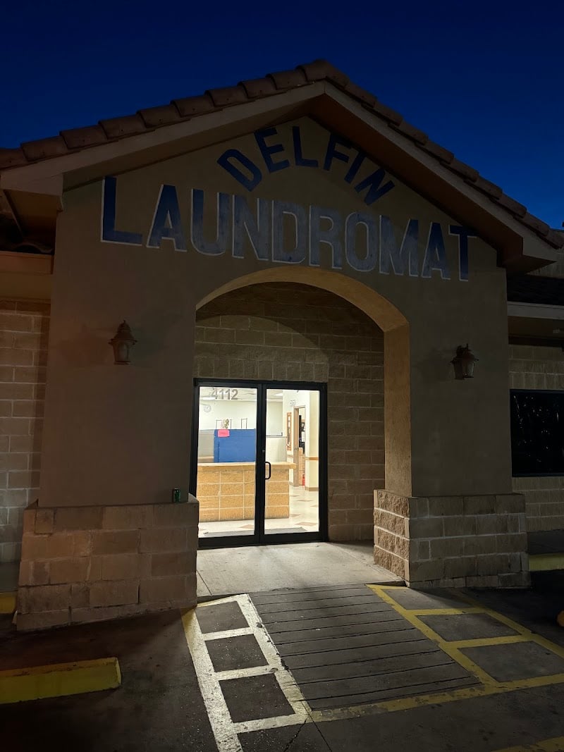 Delfin Laundromat - Laundromat in McAllen