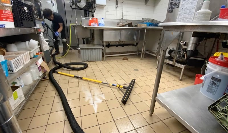 Happy Cleaning Guy - Laundromat in CA 92025