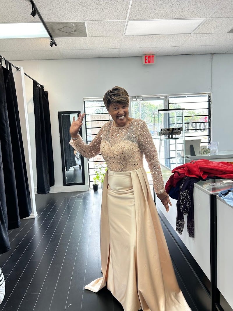 Hilos & Botones Alterations - Laundromat in FL 34744