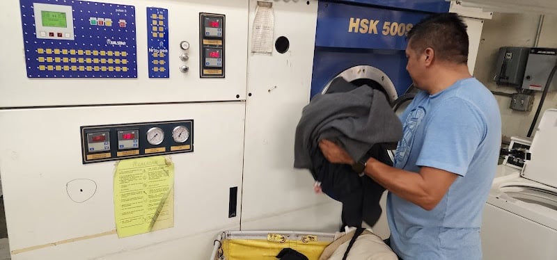 Hollyway Cleaners - Laundromat in CA 90069