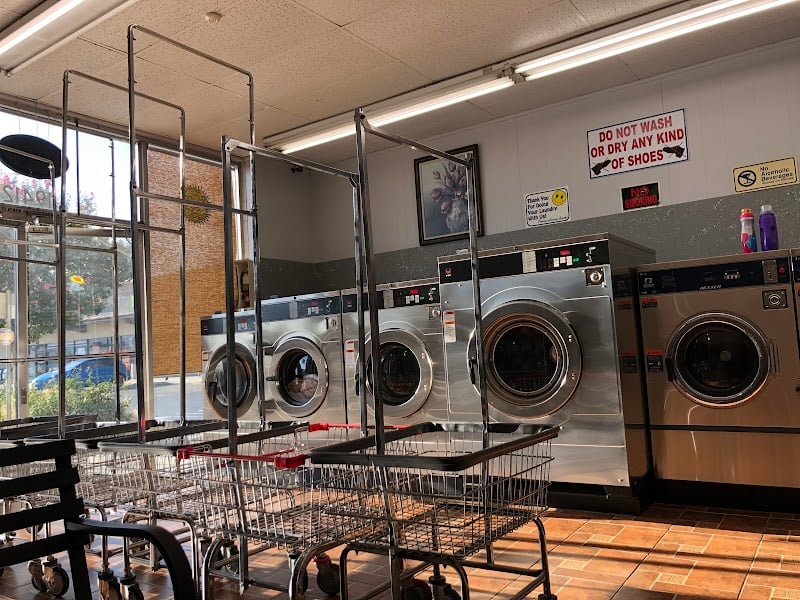 LAUNDERLAND - Laundromat in CA 91351