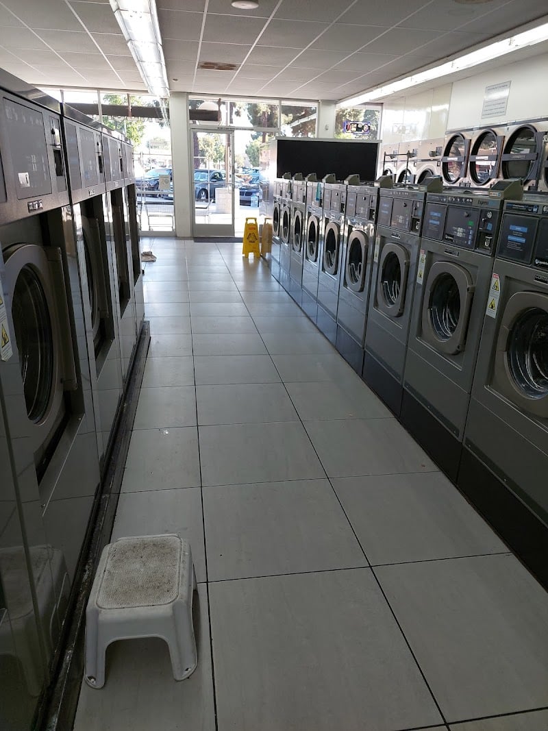 Launderlux - Laundromat in CA 95126