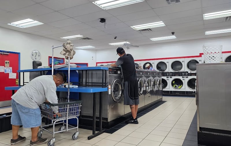 Laundromart Of Tampa - Laundromat in FL 33604