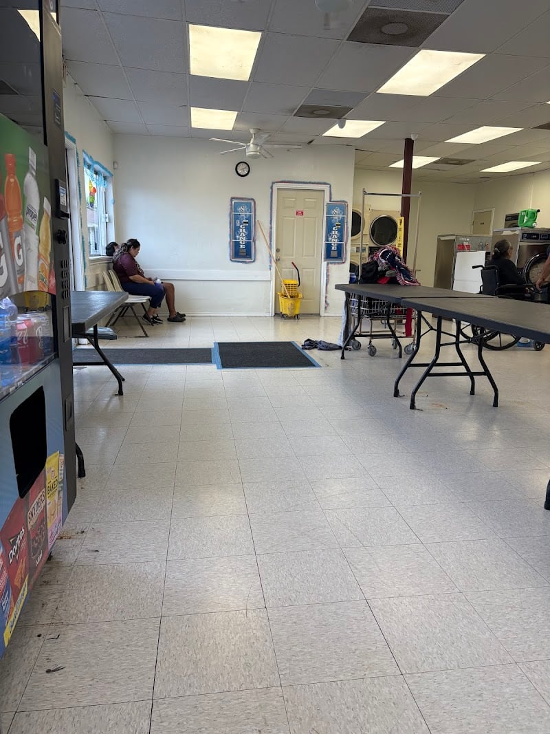 Laundromat - Laundromat in Pharr