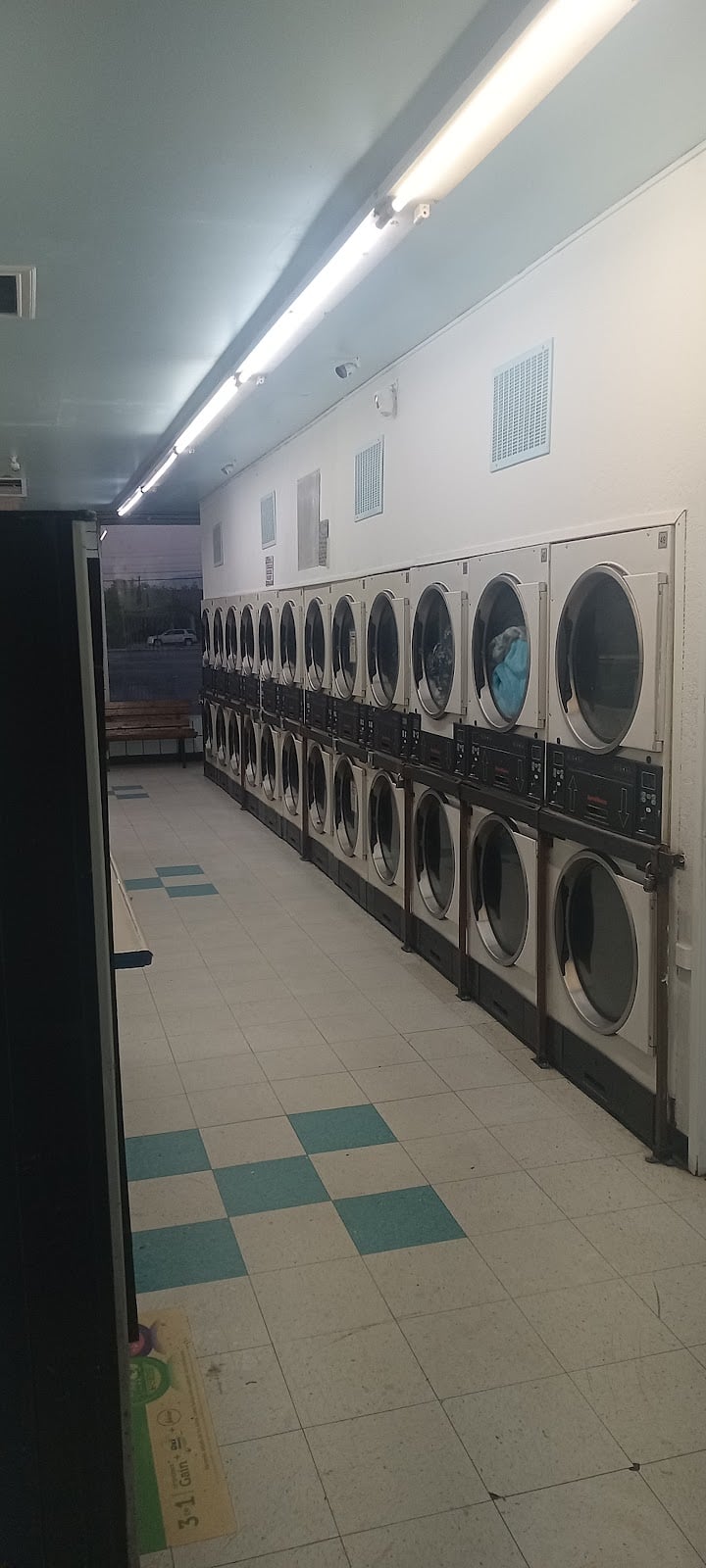 Laundromat - Laundromat in CA 92346