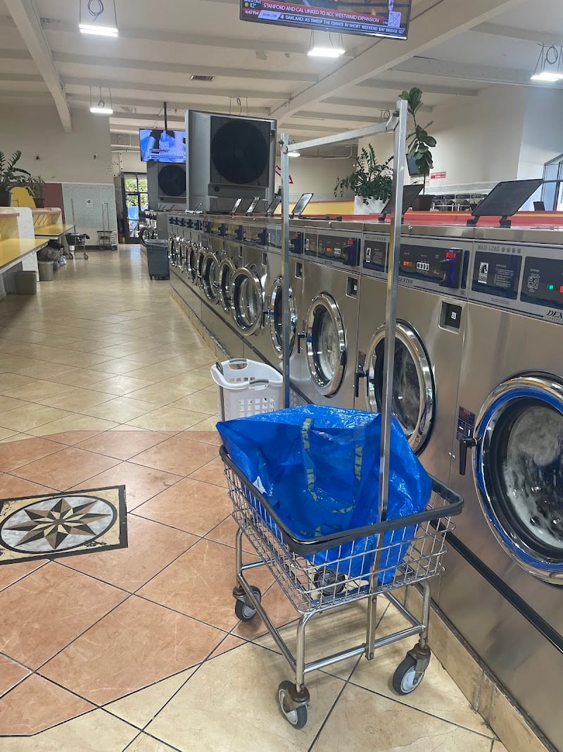 Lee's Laundromat - Laundromat in CA 94544