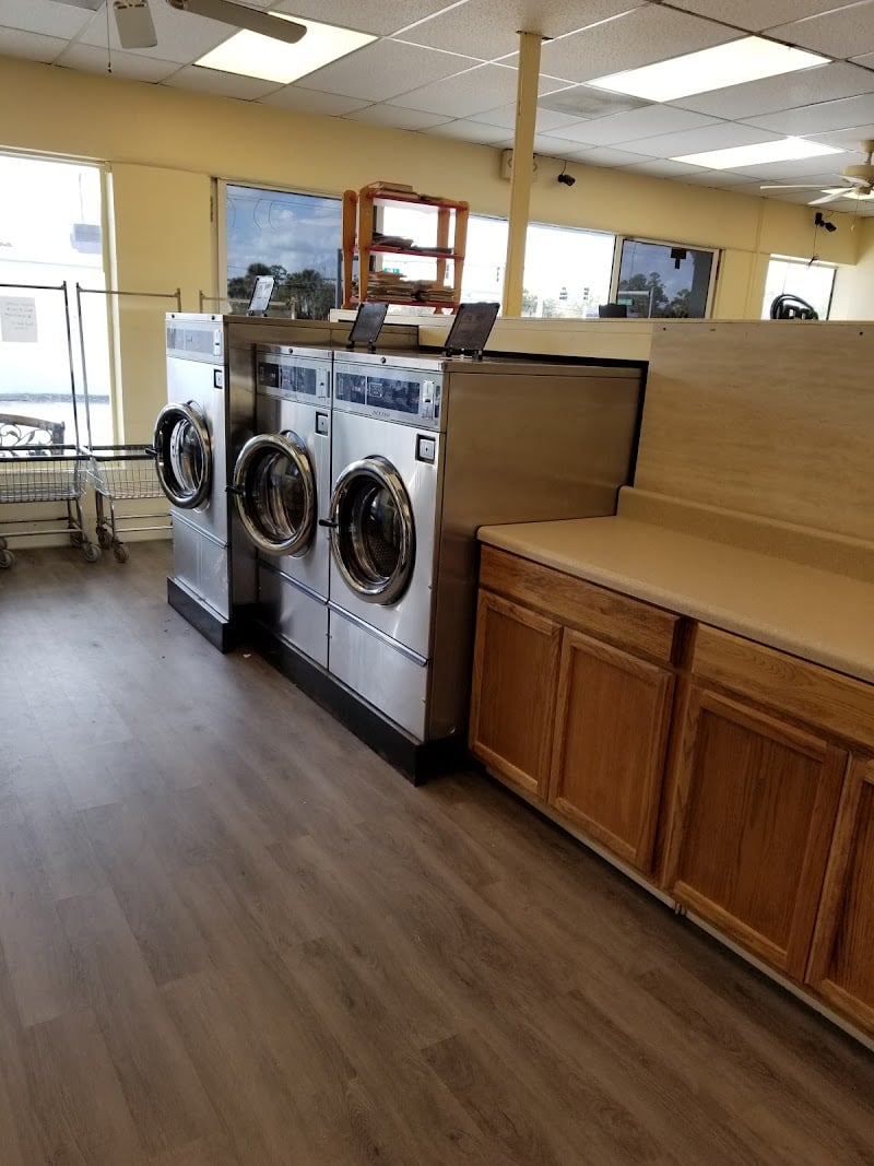 Pelican Laundromat - Laundromat in FL 32174