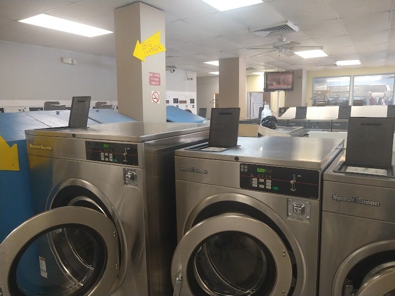 Peters Laundromat - Laundromat in FL 33782