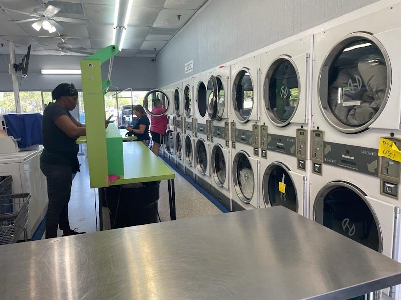 Phoenix Coin Laundry - Laundromat in FL 33774