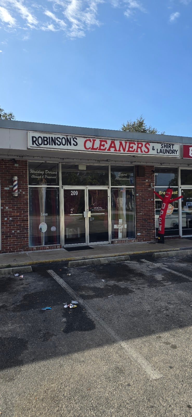 ROBINSON'S CLEANERS - Laundromat in FL 32601
