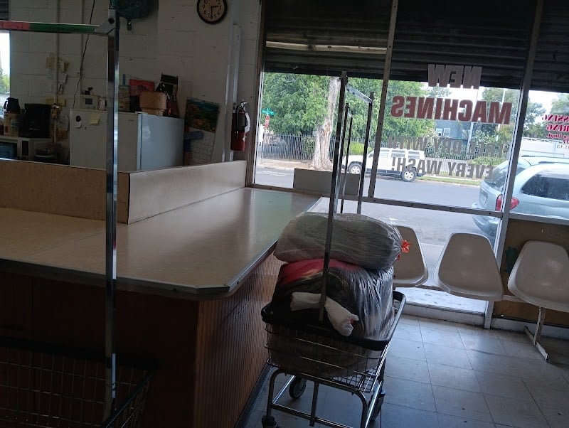 Suds City Laundromat - Laundromat in CA 95202