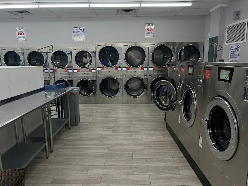 Suds Up Wash & Fold Laundromat - Laundromat in FL 33771