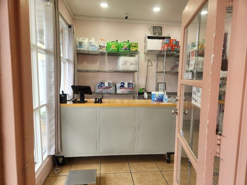Sunny's Wash, Dry & Fold - Laundromat in FL 33801