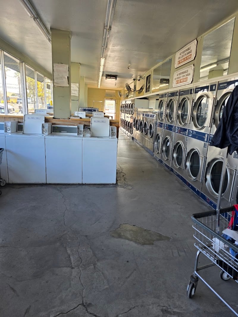 UCR Coin Laundry - Laundromat in CA 92507