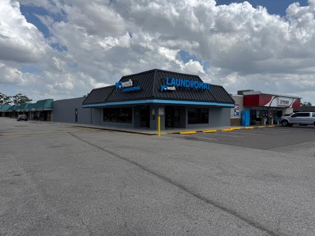 YoWash Laundromat - Laundromat in FL 34237