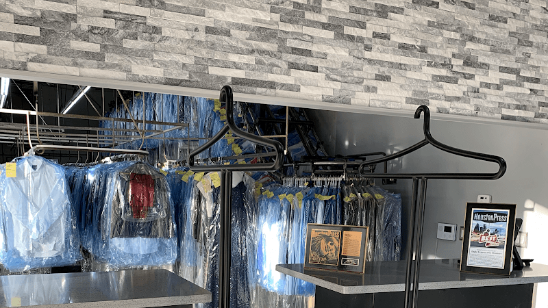 Eagle Express Dry Cleaners - Laundromat in Houston