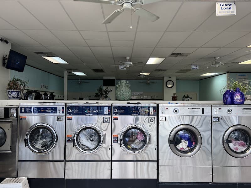 Highway 6 Washateria - Laundromat in Houston