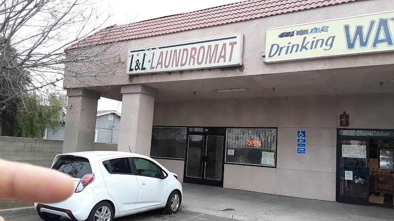 L & L Laundromat - Laundromat in CA 93703