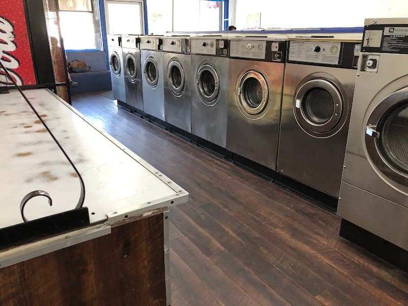 Laundromat - Laundromat in CA 93702