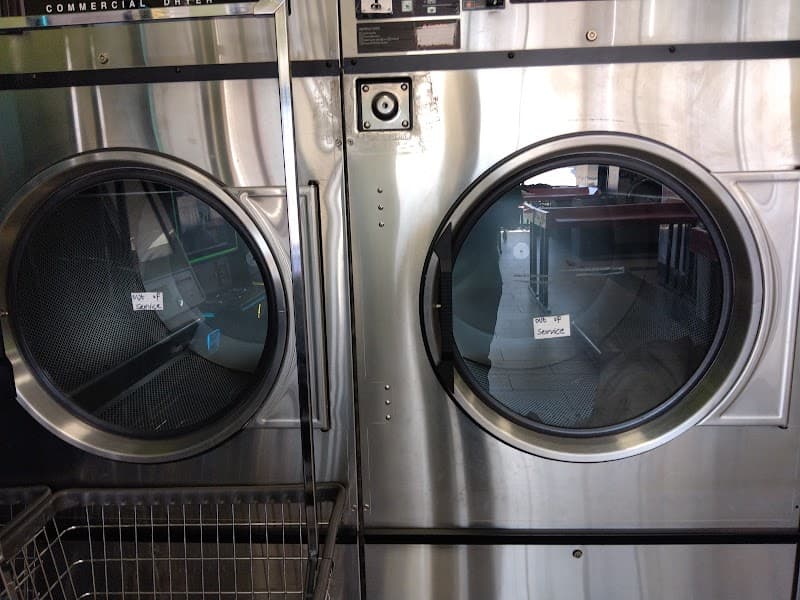 Max Wash Washateria Laundry Laundromat - Laundromat in Austin