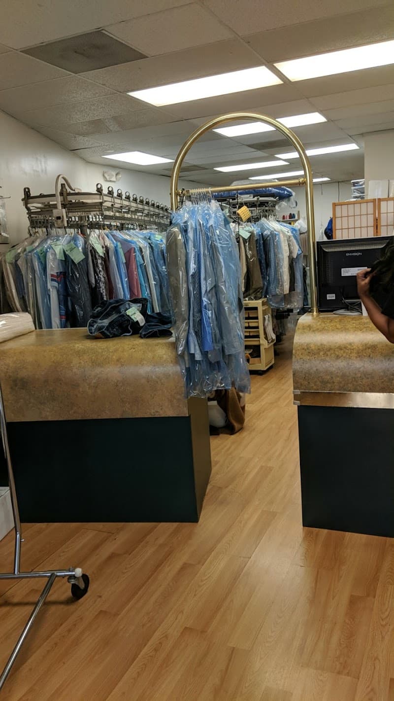 Q Alterations & Cleaners - Laundromat in Austin