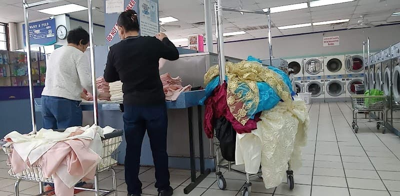 Sunflower Washateria - Laundromat in Houston