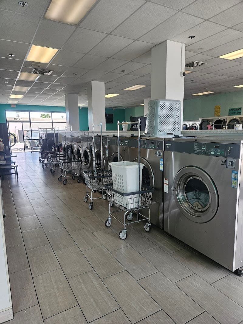 Super Suds Laundry - Laundromat in CA 93703