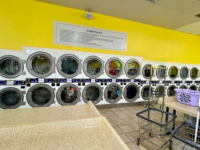 Universal Washateria - Laundromat in Houston